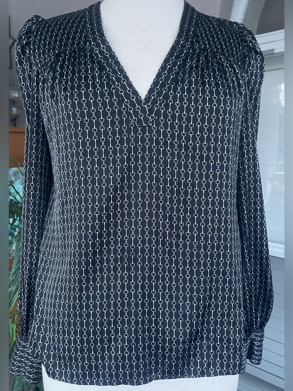 Express Black V-Neck Long Sleeve Chain-Link Print Blouse